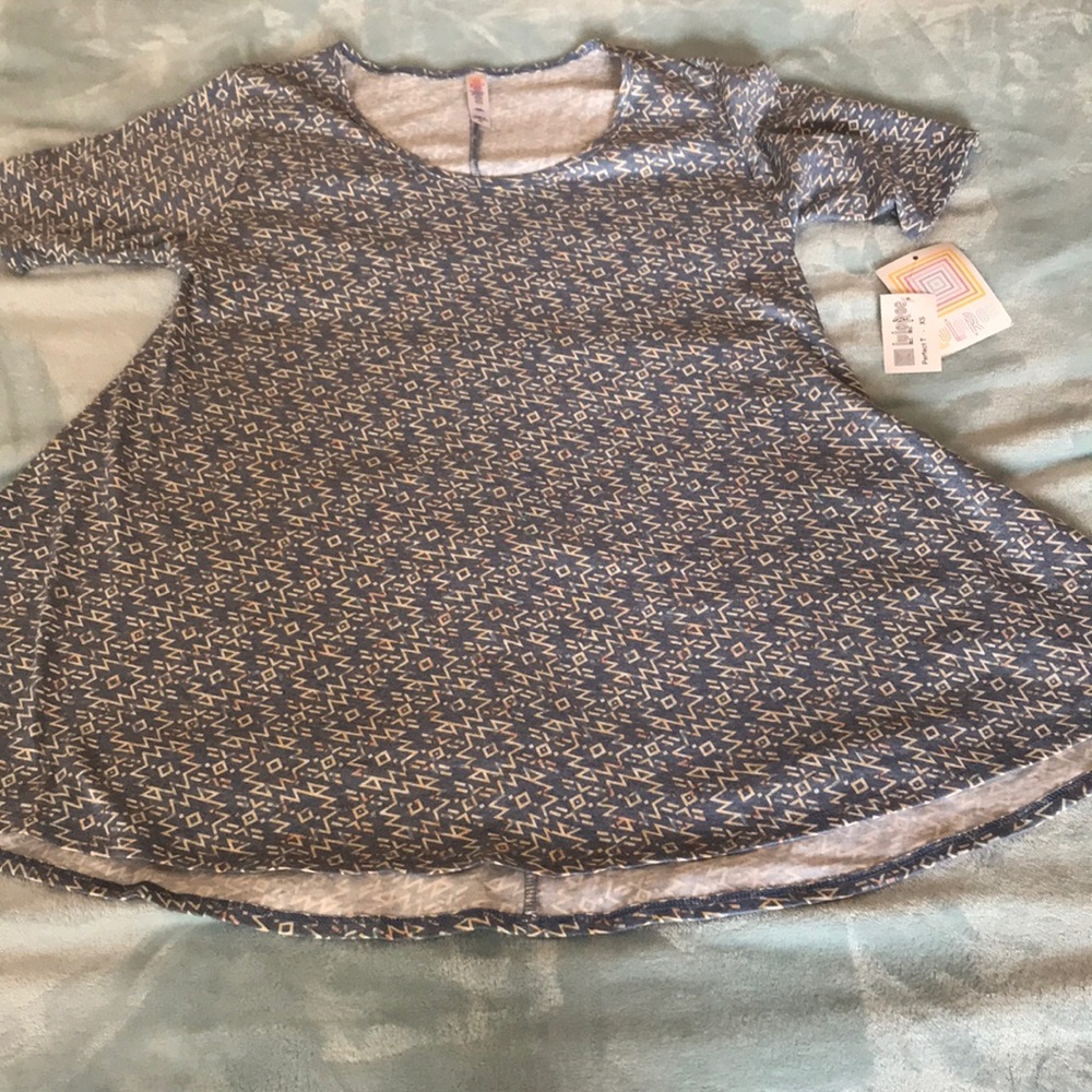 XS Lularoe Perfect T